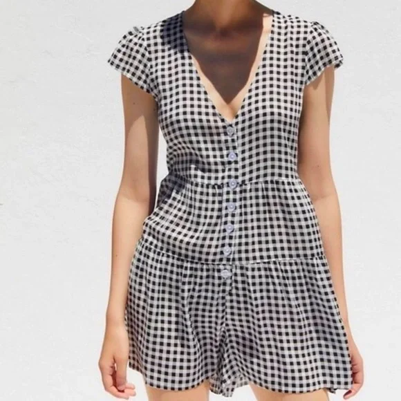 NWT Urban Outfitters Rio Tiered Button-Front Romper Size Medium - Picture 1 of 10